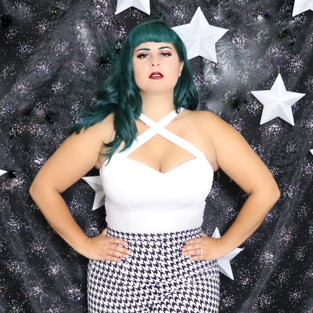 Pinup Girl Clothing Vixen tip in white